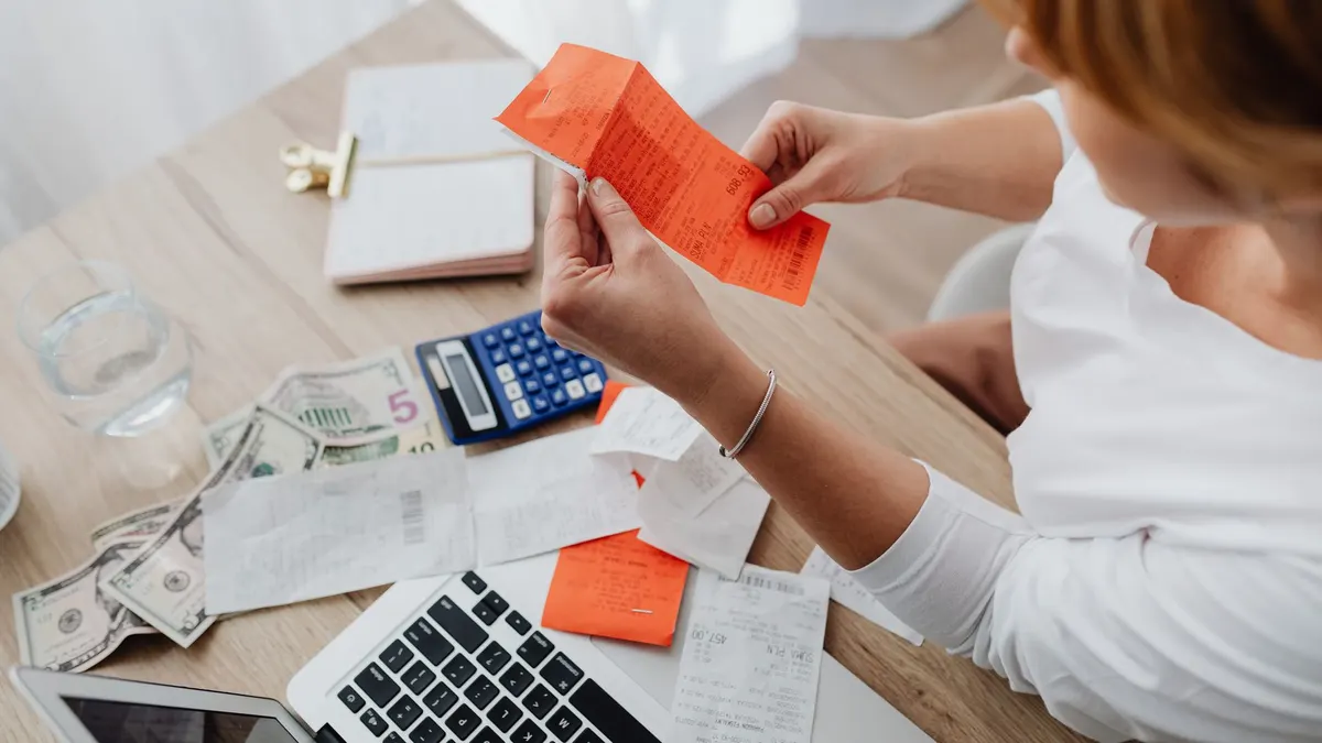 Conciliação bancária — comparação entre extrato bancário e registros contábeis da empresa