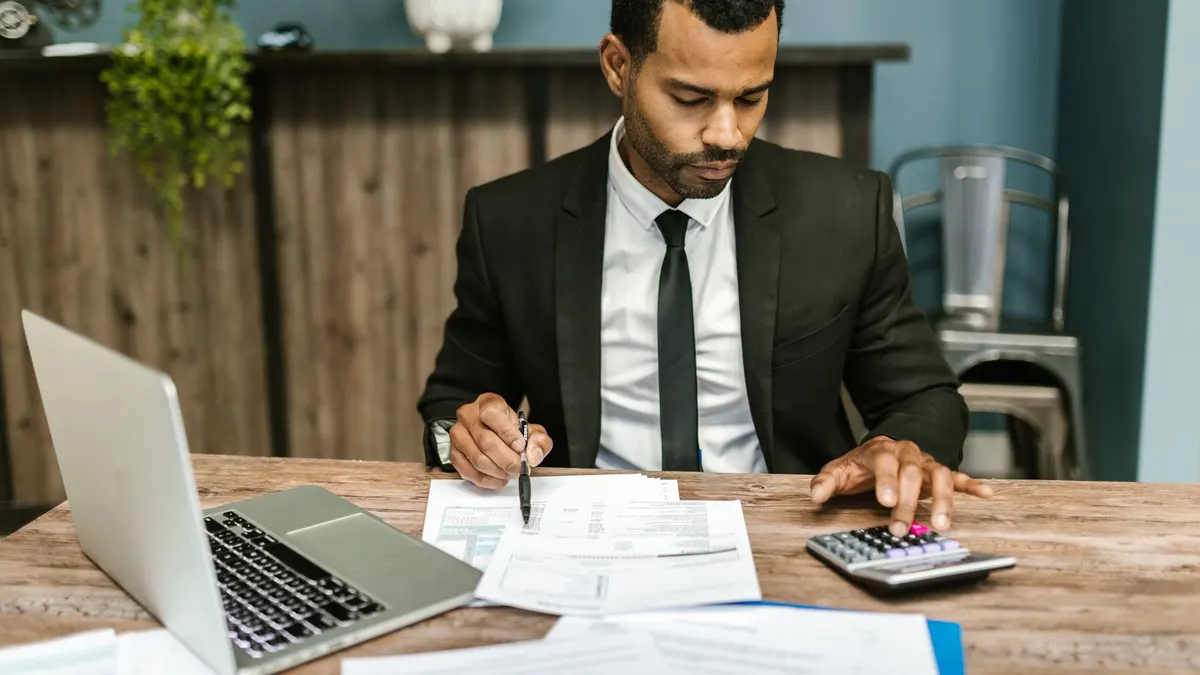 Fluxo de distribuição de lucros entre sócios — receita, despesas e lucro isento de IR