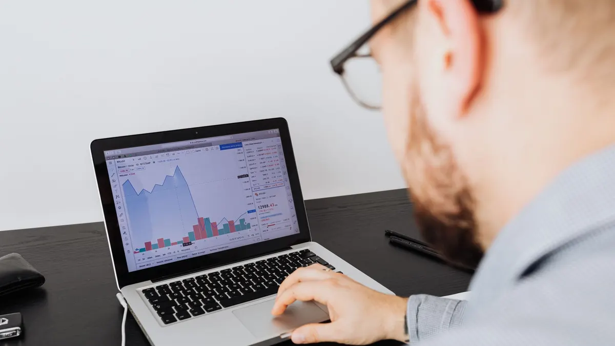 Empresa que quebra crescendo: o paradoxo entre faturamento e caixa, ciclo financeiro e capital de giro